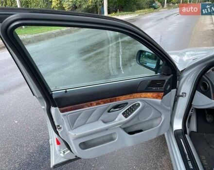 Серый БМВ 5 Серия, объемом двигателя 3 л и пробегом 318 тыс. км за 7500 $, фото 17 на Automoto.ua