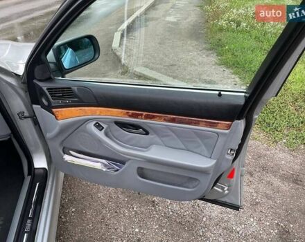 Серый БМВ 5 Серия, объемом двигателя 3 л и пробегом 318 тыс. км за 7500 $, фото 12 на Automoto.ua