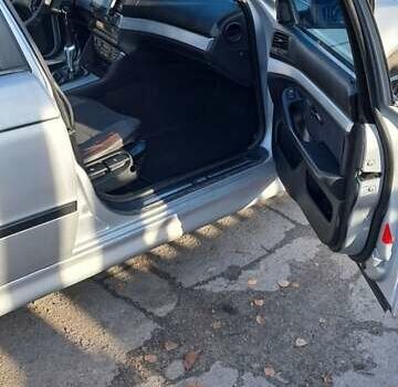 Серый БМВ 5 Серия, объемом двигателя 2.99 л и пробегом 450 тыс. км за 4700 $, фото 2 на Automoto.ua