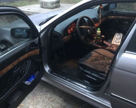 Серый БМВ 5 Серия, объемом двигателя 2 л и пробегом 400 тыс. км за 2000 $, фото 4 на Automoto.ua