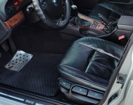 Серый БМВ 5 Серия, объемом двигателя 2 л и пробегом 300 тыс. км за 4000 $, фото 2 на Automoto.ua