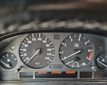 Серый БМВ 5 Серия, объемом двигателя 2.2 л и пробегом 301 тыс. км за 6000 $, фото 1 на Automoto.ua