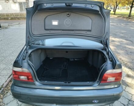 Серый БМВ 5 Серия, объемом двигателя 2 л и пробегом 303 тыс. км за 4000 $, фото 2 на Automoto.ua