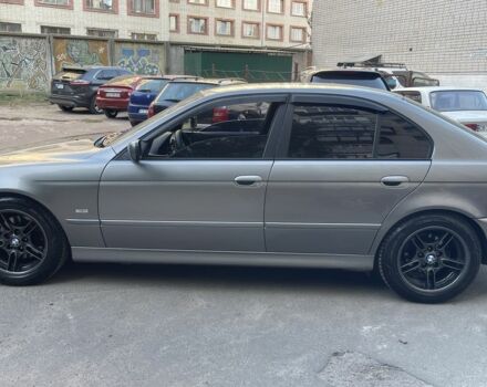 Серый БМВ 5 Серия, объемом двигателя 3 л и пробегом 318 тыс. км за 6850 $, фото 6 на Automoto.ua