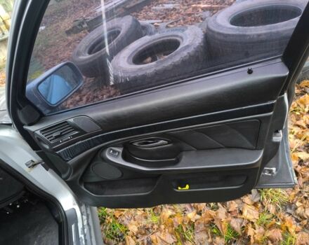 Серый БМВ 5 Серия, объемом двигателя 3 л и пробегом 429 тыс. км за 2300 $, фото 1 на Automoto.ua