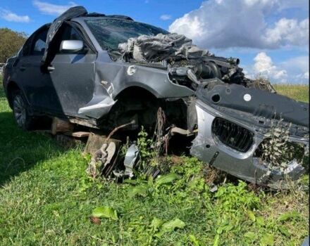 Серый БМВ 5 Серия, объемом двигателя 3 л и пробегом 300 тыс. км за 3200 $, фото 4 на Automoto.ua