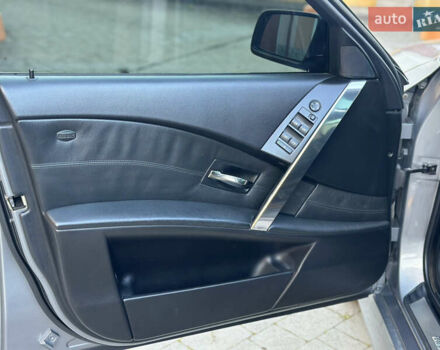 Серый БМВ 5 Серия, объемом двигателя 3 л и пробегом 297 тыс. км за 11000 $, фото 15 на Automoto.ua