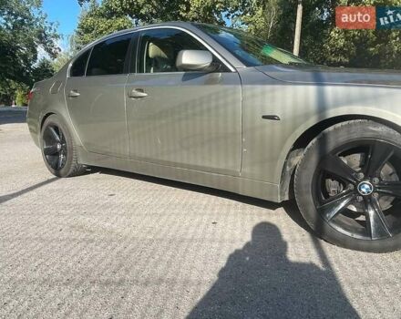 Серый БМВ 5 Серия, объемом двигателя 3 л и пробегом 330 тыс. км за 7000 $, фото 1 на Automoto.ua