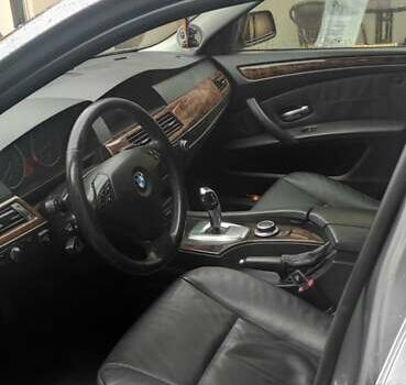 Серый БМВ 5 Серия, объемом двигателя 3 л и пробегом 349 тыс. км за 8900 $, фото 1 на Automoto.ua