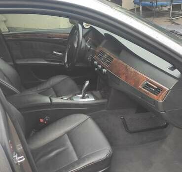 Серый БМВ 5 Серия, объемом двигателя 3 л и пробегом 349 тыс. км за 8900 $, фото 3 на Automoto.ua