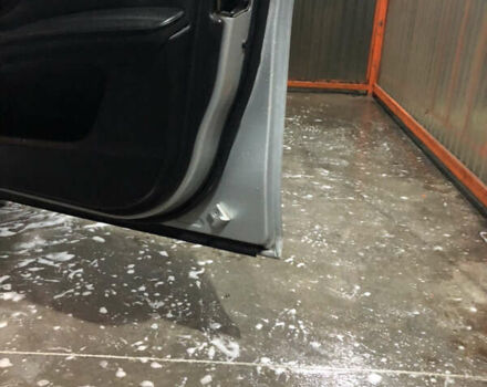 Серый БМВ 5 Серия, объемом двигателя 3 л и пробегом 258 тыс. км за 10000 $, фото 7 на Automoto.ua