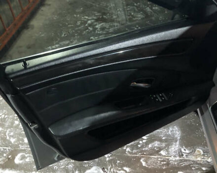 Серый БМВ 5 Серия, объемом двигателя 3 л и пробегом 258 тыс. км за 10000 $, фото 9 на Automoto.ua