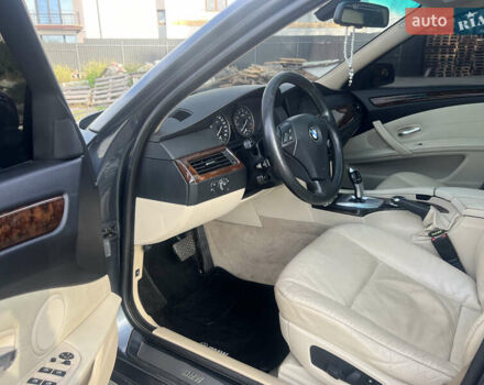 Серый БМВ 5 Серия, объемом двигателя 3 л и пробегом 275 тыс. км за 10200 $, фото 11 на Automoto.ua