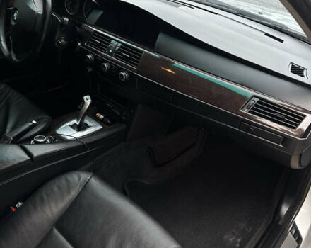 Серый БМВ 5 Серия, объемом двигателя 2.5 л и пробегом 262 тыс. км за 9000 $, фото 17 на Automoto.ua