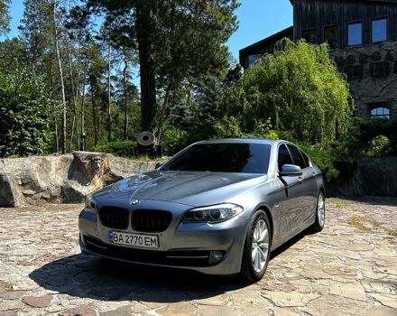 Серый БМВ 5 Серия, объемом двигателя 3 л и пробегом 297 тыс. км за 12000 $, фото 1 на Automoto.ua