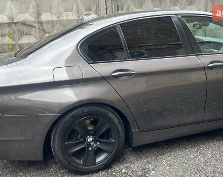 Серый БМВ 5 Серия, объемом двигателя 3 л и пробегом 315 тыс. км за 10000 $, фото 9 на Automoto.ua