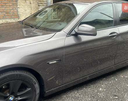 Серый БМВ 5 Серия, объемом двигателя 3 л и пробегом 315 тыс. км за 10000 $, фото 3 на Automoto.ua