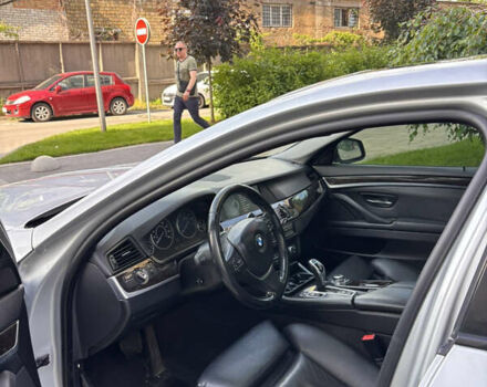 Серый БМВ 5 Серия, объемом двигателя 3 л и пробегом 147 тыс. км за 14399 $, фото 3 на Automoto.ua