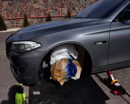 Серый БМВ 5 Серия, объемом двигателя 2 л и пробегом 260 тыс. км за 15450 $, фото 126 на Automoto.ua