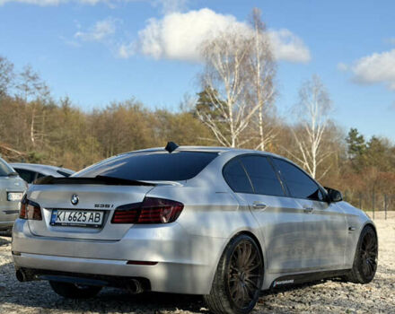 Серый БМВ 5 Серия, объемом двигателя 3 л и пробегом 223 тыс. км за 13000 $, фото 6 на Automoto.ua