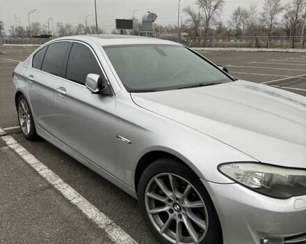 Серый БМВ 5 Серия, объемом двигателя 2 л и пробегом 217 тыс. км за 15000 $, фото 1 на Automoto.ua