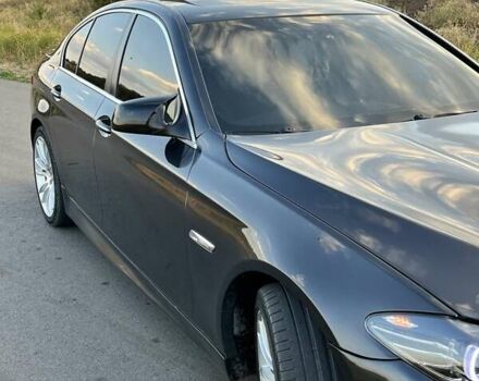 Серый БМВ 5 Серия, объемом двигателя 3 л и пробегом 177 тыс. км за 10800 $, фото 1 на Automoto.ua