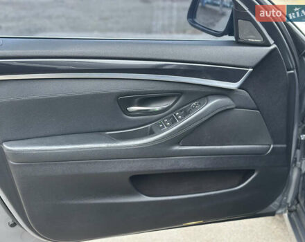 Серый БМВ 5 Серия, объемом двигателя 3 л и пробегом 321 тыс. км за 15500 $, фото 14 на Automoto.ua