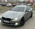 Серый БМВ 5 Серия, объемом двигателя 3 л и пробегом 321 тыс. км за 15500 $, фото 2 на Automoto.ua
