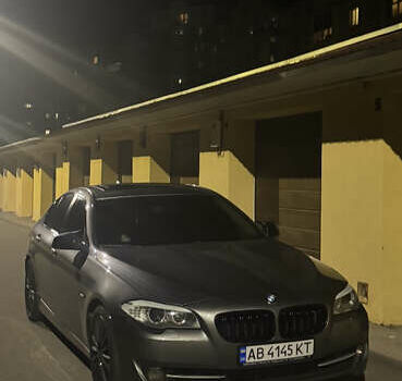 БМВ 5 Серия 2012 в Виннице на Automoto.ua Серый БМВ 5 Серия, объемом двигателя 2 л и пробегом 234 тыс. км за 11500 $, фото 4 на Automoto.ua