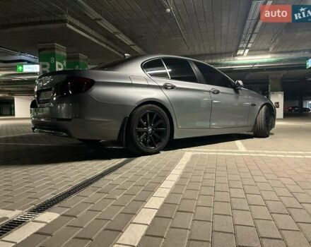 Серый БМВ 5 Серия, объемом двигателя 2 л и пробегом 213 тыс. км за 14400 $, фото 4 на Automoto.ua