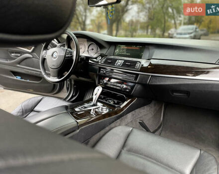 Серый БМВ 5 Серия, объемом двигателя 3 л и пробегом 262 тыс. км за 11999 $, фото 16 на Automoto.ua