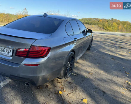 БМВ 5 Серия 2013 в Могилев-Подольском на Automoto.ua Серый БМВ 5 Серия, объемом двигателя 2.99 л и пробегом 270 тыс. км за 13200 $, фото 4 на Automoto.ua