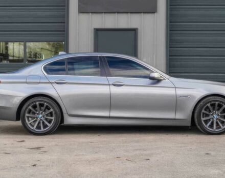 Серый БМВ 5 Серия, объемом двигателя 3 л и пробегом 83 тыс. км за 15100 $, фото 3 на Automoto.ua