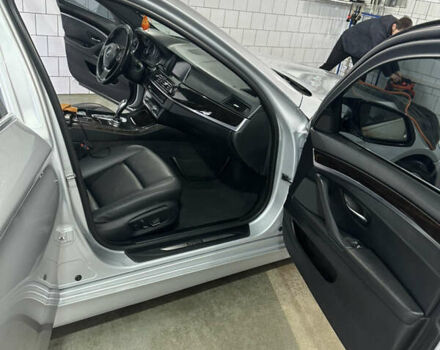 БМВ 5 Серия 2014 в Белой Церкве на Automoto.ua Серый БМВ 5 Серия, объемом двигателя 2 л и пробегом 235 тыс. км за 14000 $, фото 10 на Automoto.ua