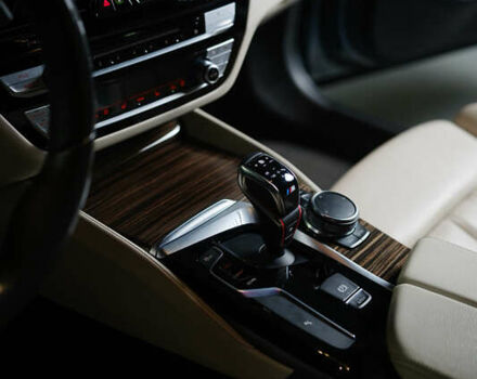 Серый БМВ 5 Серия, объемом двигателя 3 л и пробегом 150 тыс. км за 37500 $, фото 11 на Automoto.ua