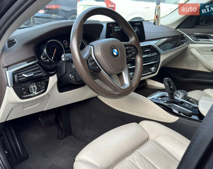 Серый БМВ 5 Серия, объемом двигателя 3 л и пробегом 254 тыс. км за 33500 $, фото 8 на Automoto.ua