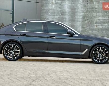 Серый БМВ 5 Серия, объемом двигателя 3 л и пробегом 254 тыс. км за 33500 $, фото 5 на Automoto.ua