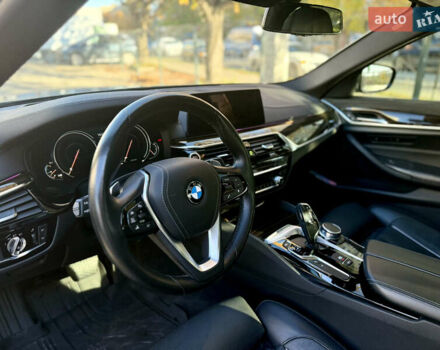 Серый БМВ 5 Серия, объемом двигателя 3 л и пробегом 93 тыс. км за 33500 $, фото 14 на Automoto.ua