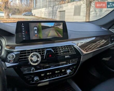 Серый БМВ 5 Серия, объемом двигателя 3 л и пробегом 139 тыс. км за 36600 $, фото 13 на Automoto.ua