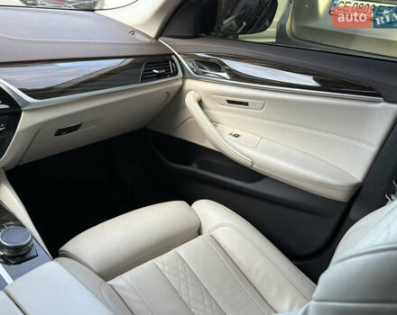 Серый БМВ 5 Серия, объемом двигателя 3 л и пробегом 254 тыс. км за 33500 $, фото 11 на Automoto.ua