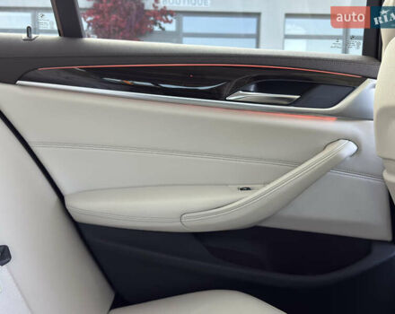 Серый БМВ 5 Серия, объемом двигателя 3 л и пробегом 254 тыс. км за 33500 $, фото 22 на Automoto.ua