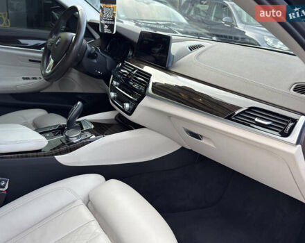 Серый БМВ 5 Серия, объемом двигателя 3 л и пробегом 254 тыс. км за 33500 $, фото 9 на Automoto.ua