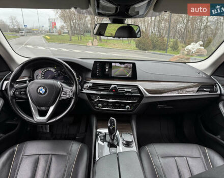 Серый БМВ 5 Серия, объемом двигателя 2 л и пробегом 248 тыс. км за 28500 $, фото 13 на Automoto.ua