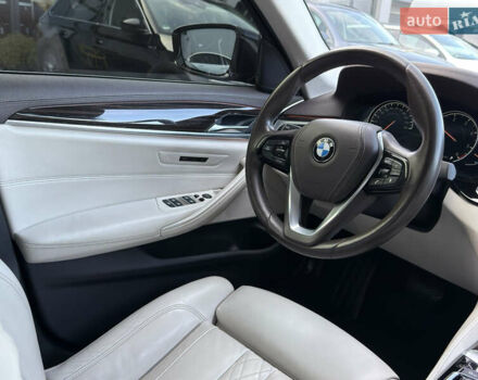 Серый БМВ 5 Серия, объемом двигателя 3 л и пробегом 254 тыс. км за 33500 $, фото 10 на Automoto.ua