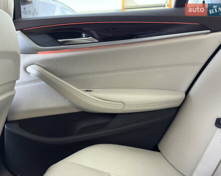 Серый БМВ 5 Серия, объемом двигателя 3 л и пробегом 254 тыс. км за 33500 $, фото 23 на Automoto.ua