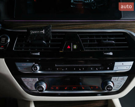 Серый БМВ 5 Серия, объемом двигателя 3 л и пробегом 150 тыс. км за 37500 $, фото 12 на Automoto.ua