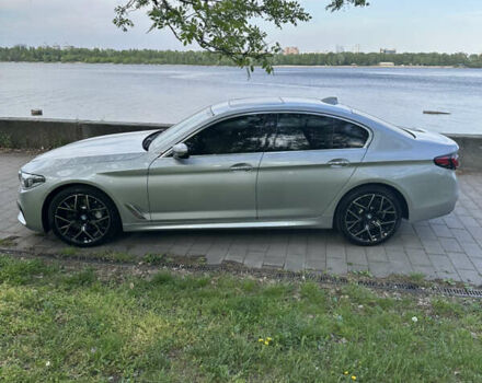 Серый БМВ 5 Серия, объемом двигателя 3 л и пробегом 160 тыс. км за 33500 $, фото 3 на Automoto.ua