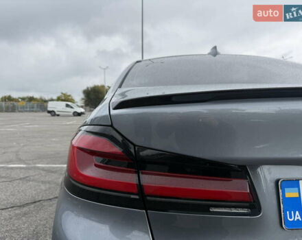 Серый БМВ 5 Серия, объемом двигателя 3 л и пробегом 94 тыс. км за 39000 $, фото 3 на Automoto.ua