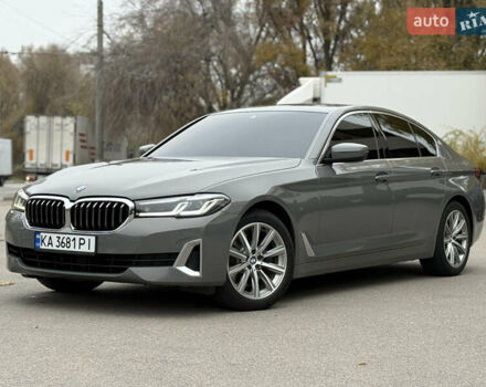 Серый БМВ 5 Серия, объемом двигателя 3 л и пробегом 139 тыс. км за 45999 $, фото 1 на Automoto.ua