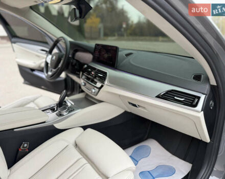 Серый БМВ 5 Серия, объемом двигателя 3 л и пробегом 139 тыс. км за 45999 $, фото 20 на Automoto.ua